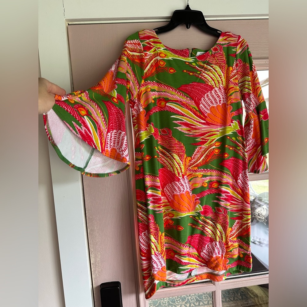 Crown and ivy, size small (fits more like medium)